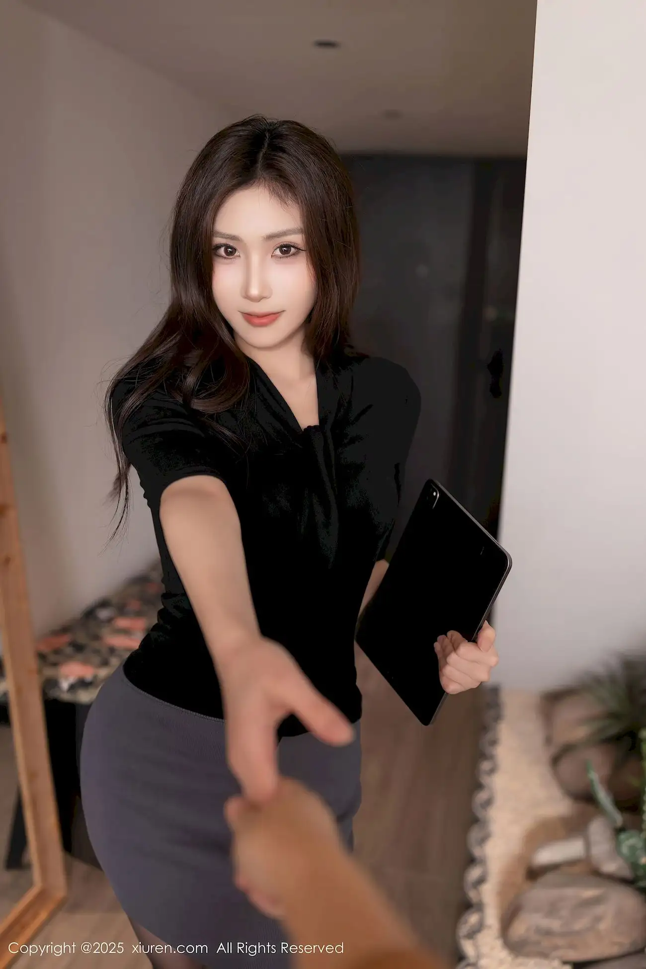 刘婷婷这组白调私房太绝 光影里藏着的女人味太勾人