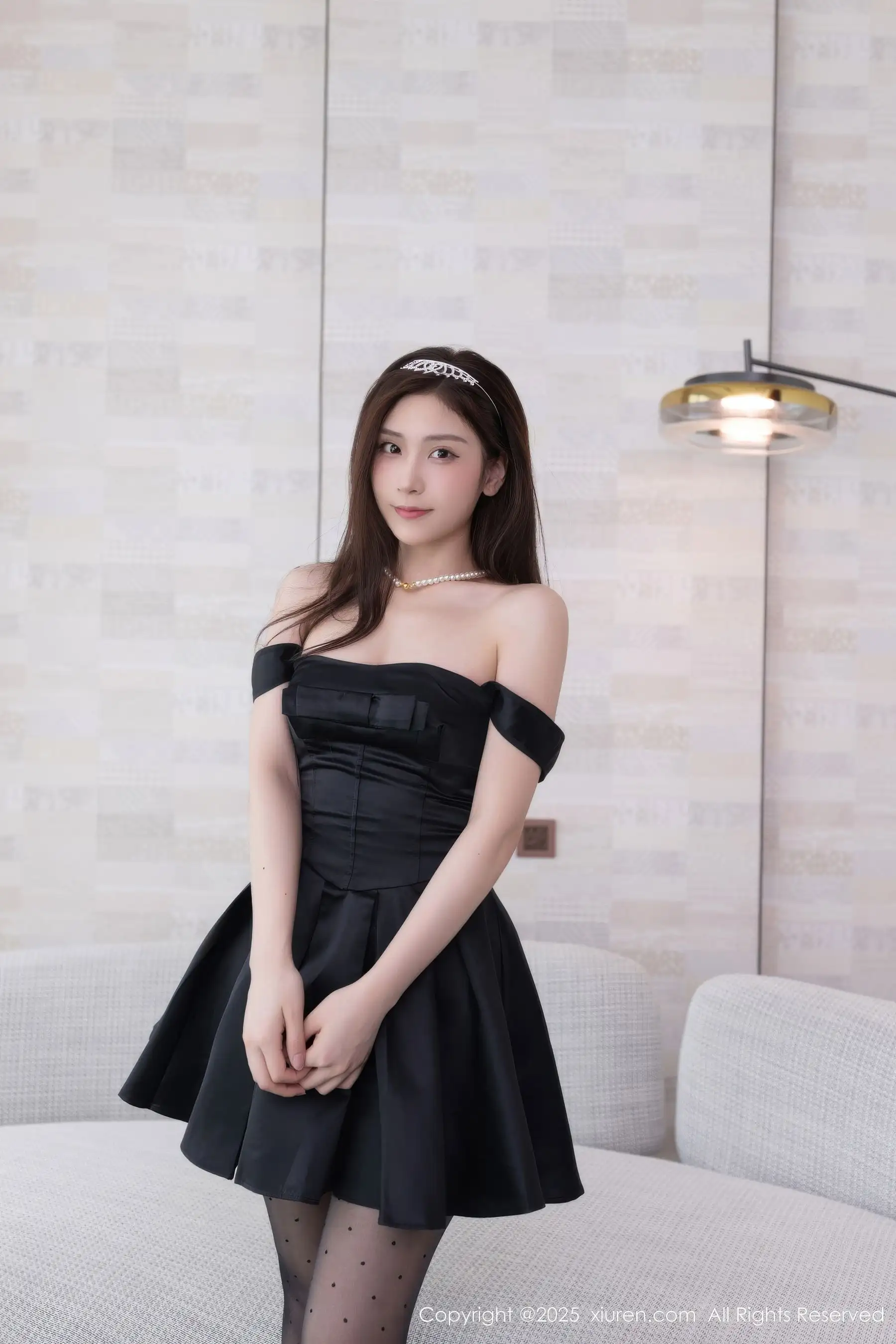 刘婷婷私房新作释出 这通透肤感和松弛感太高级