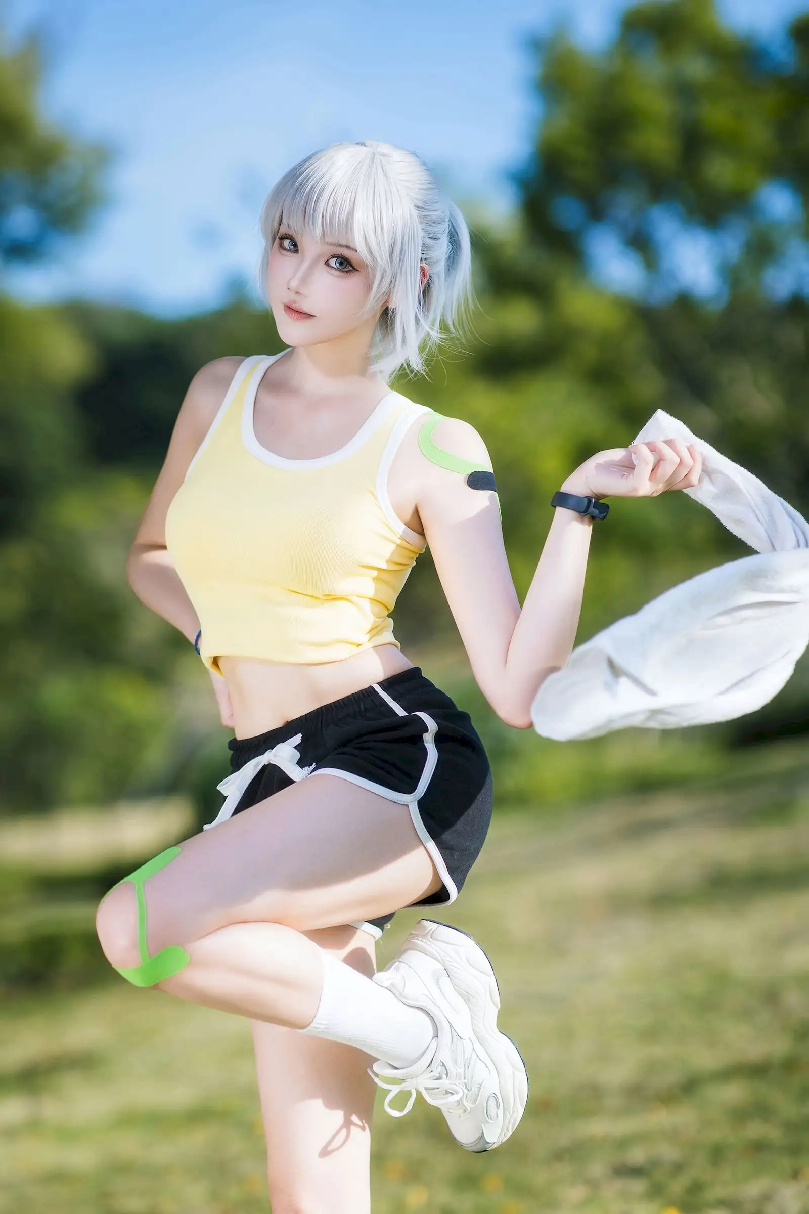 瓜希酱白发运动装写真 元气活力少女的极致诱惑