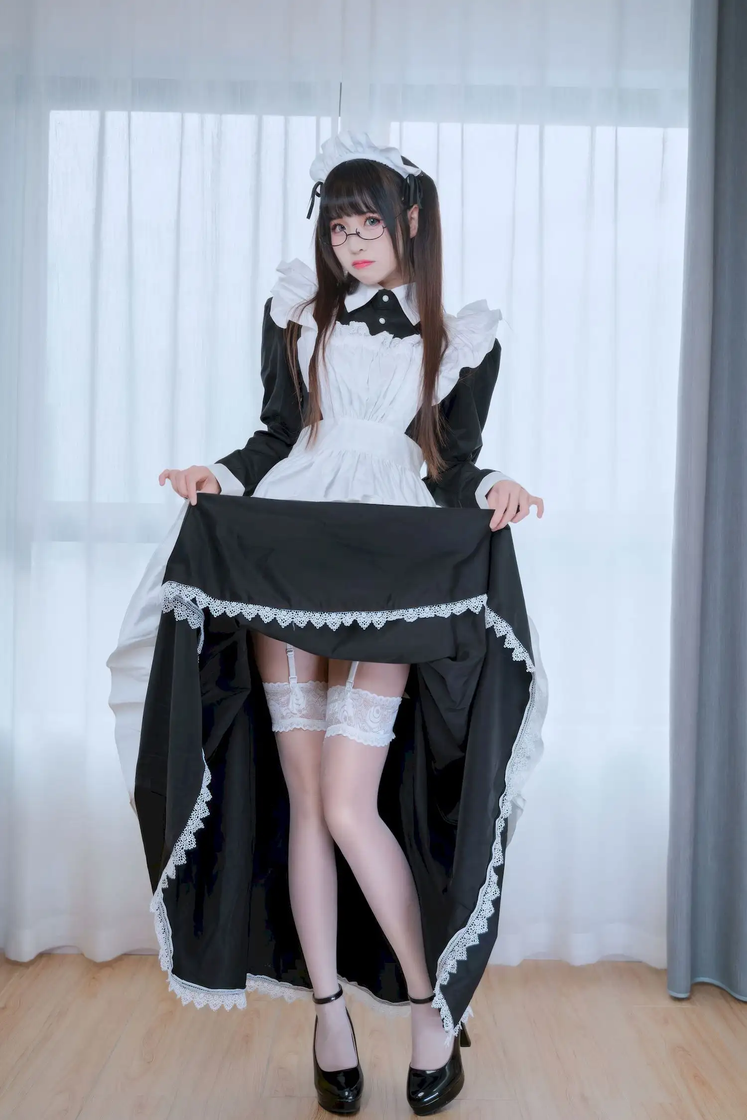 miko酱ww居家女仆装写真 眼镜娘的知性与绝对领域诱惑 miko酱ww居家女仆装写真 眼镜娘的知性与绝对领域诱惑