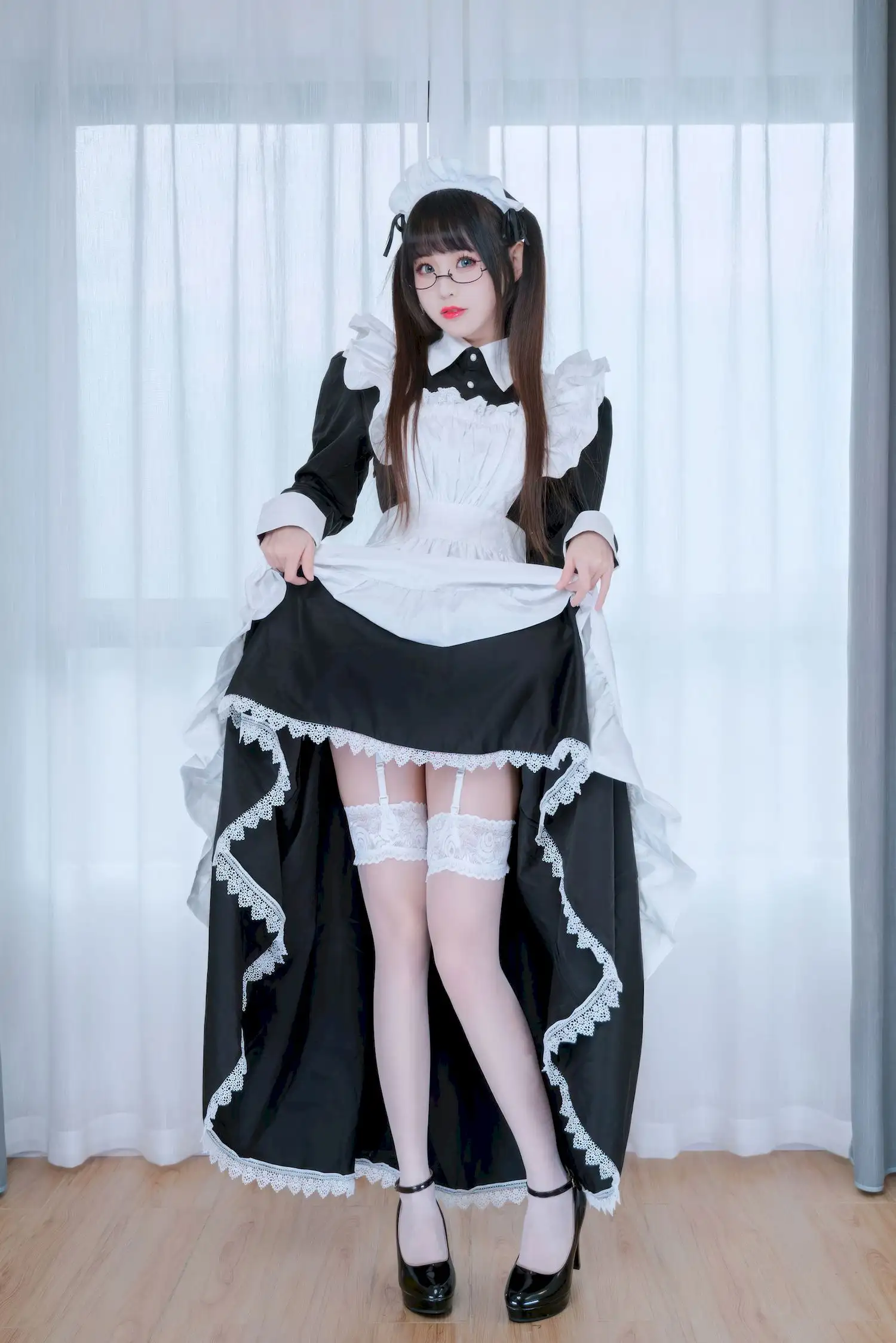 miko酱ww居家女仆装写真 眼镜娘的知性与绝对领域诱惑 miko酱ww居家女仆装写真 眼镜娘的知性与绝对领域诱惑