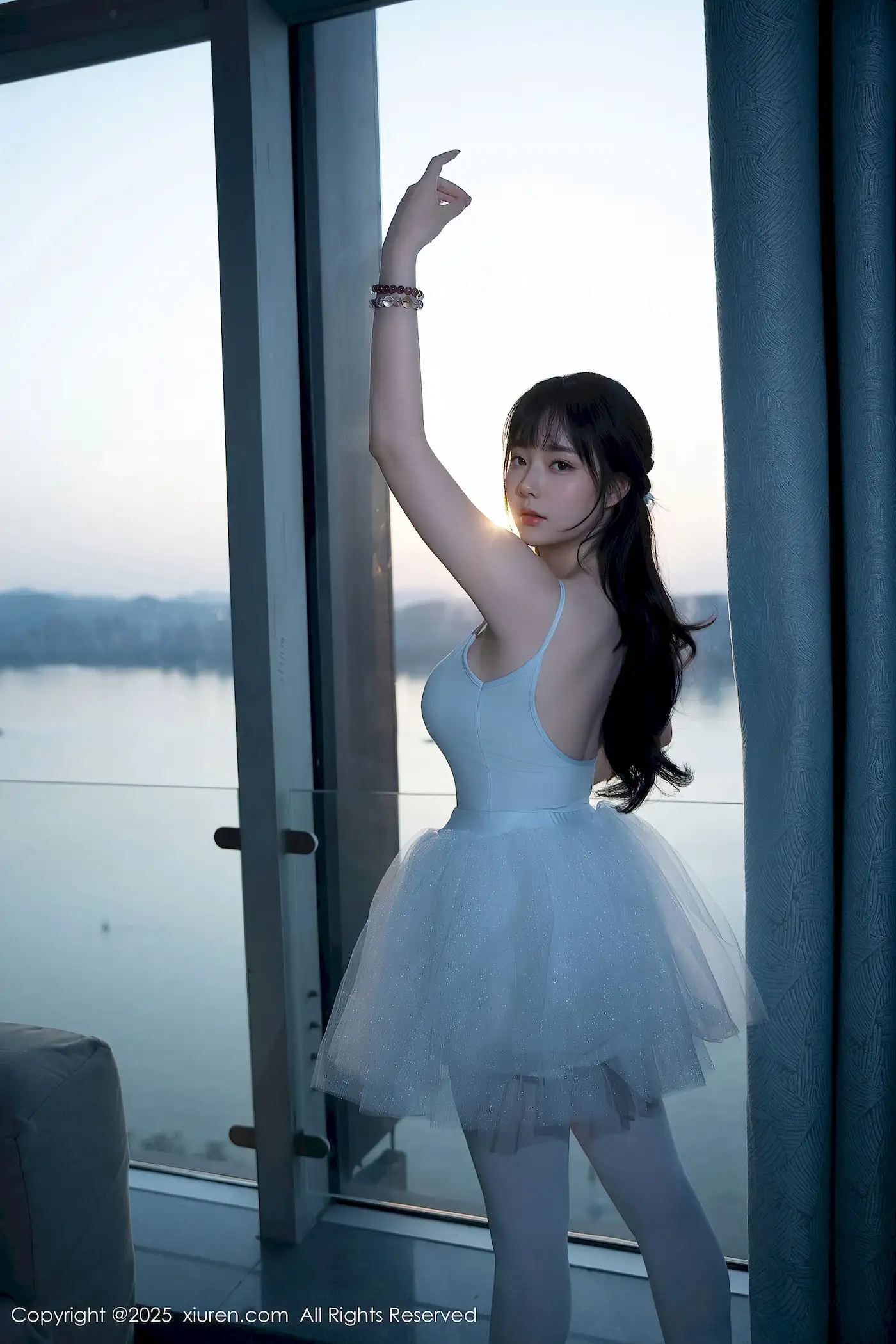 软情白色芭蕾舞裙唯美写真 逆光窗边演绎仙气与诱惑 软情白色芭蕾舞裙唯美写真 逆光窗边演绎仙气与诱惑
