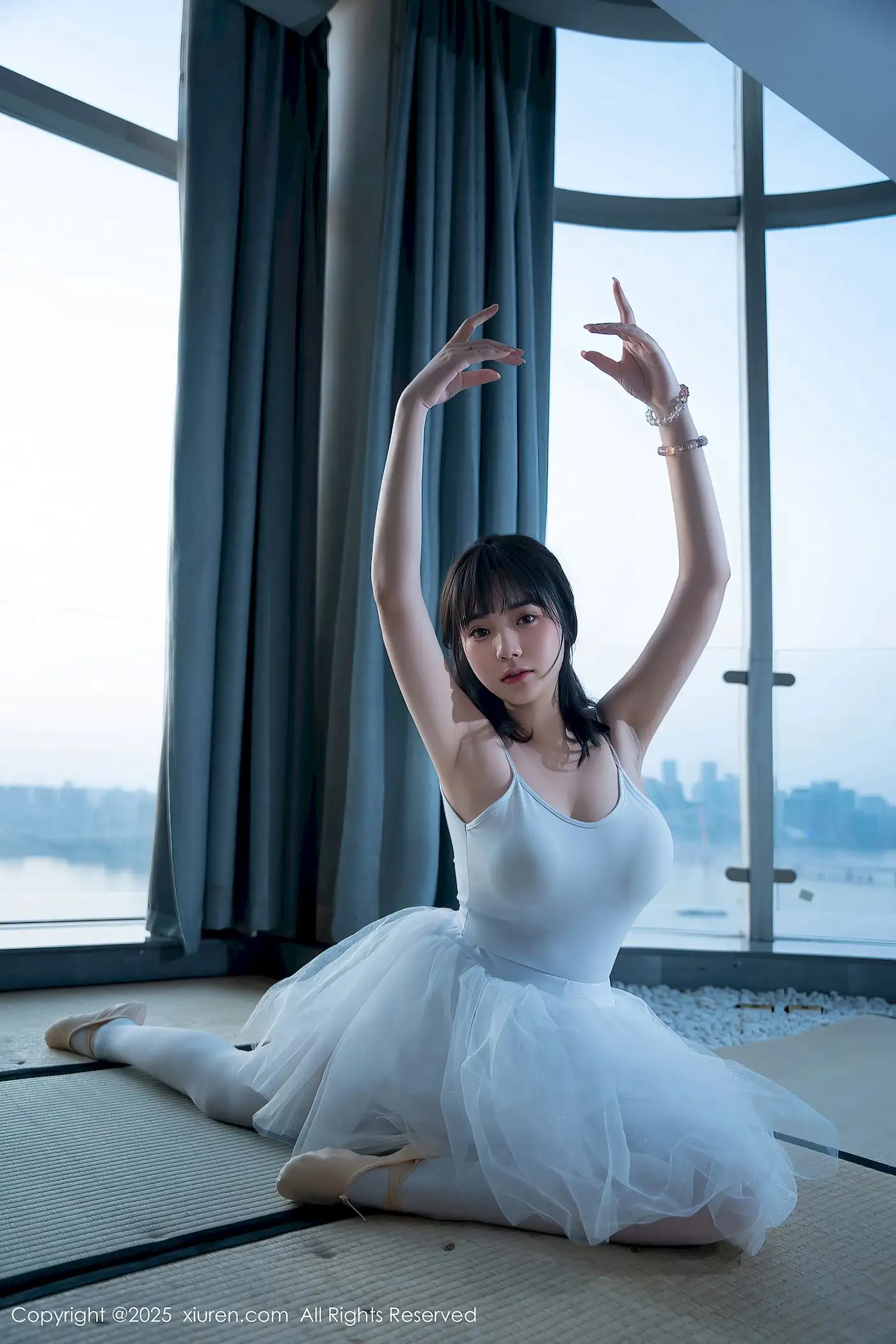 软情白色芭蕾舞裙唯美写真 逆光窗边演绎仙气与诱惑 软情白色芭蕾舞裙唯美写真 逆光窗边演绎仙气与诱惑