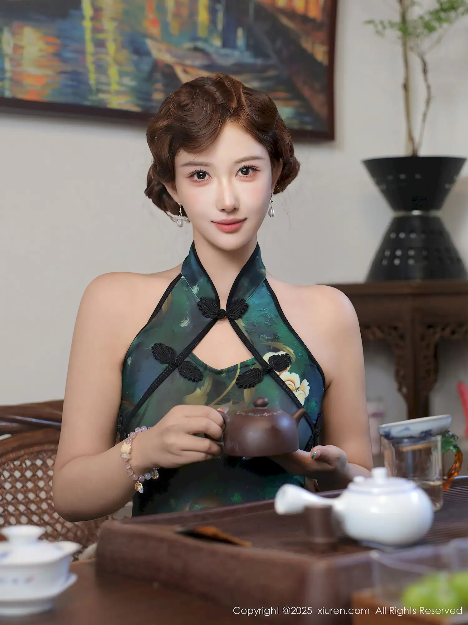 金允希Yuki墨绿旗袍复古茶艺写真 演绎旧时光里的温婉与优雅 金允希Yuki墨绿旗袍复古茶艺写真 演绎旧时光里的温婉与优雅