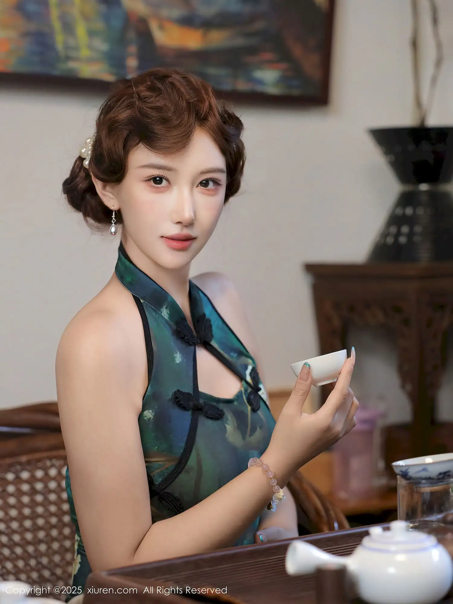 金允希Yuki墨绿旗袍复古茶艺写真 演绎旧时光里的温婉与优雅 金允希Yuki墨绿旗袍复古茶艺写真 演绎旧时光里的温婉与优雅