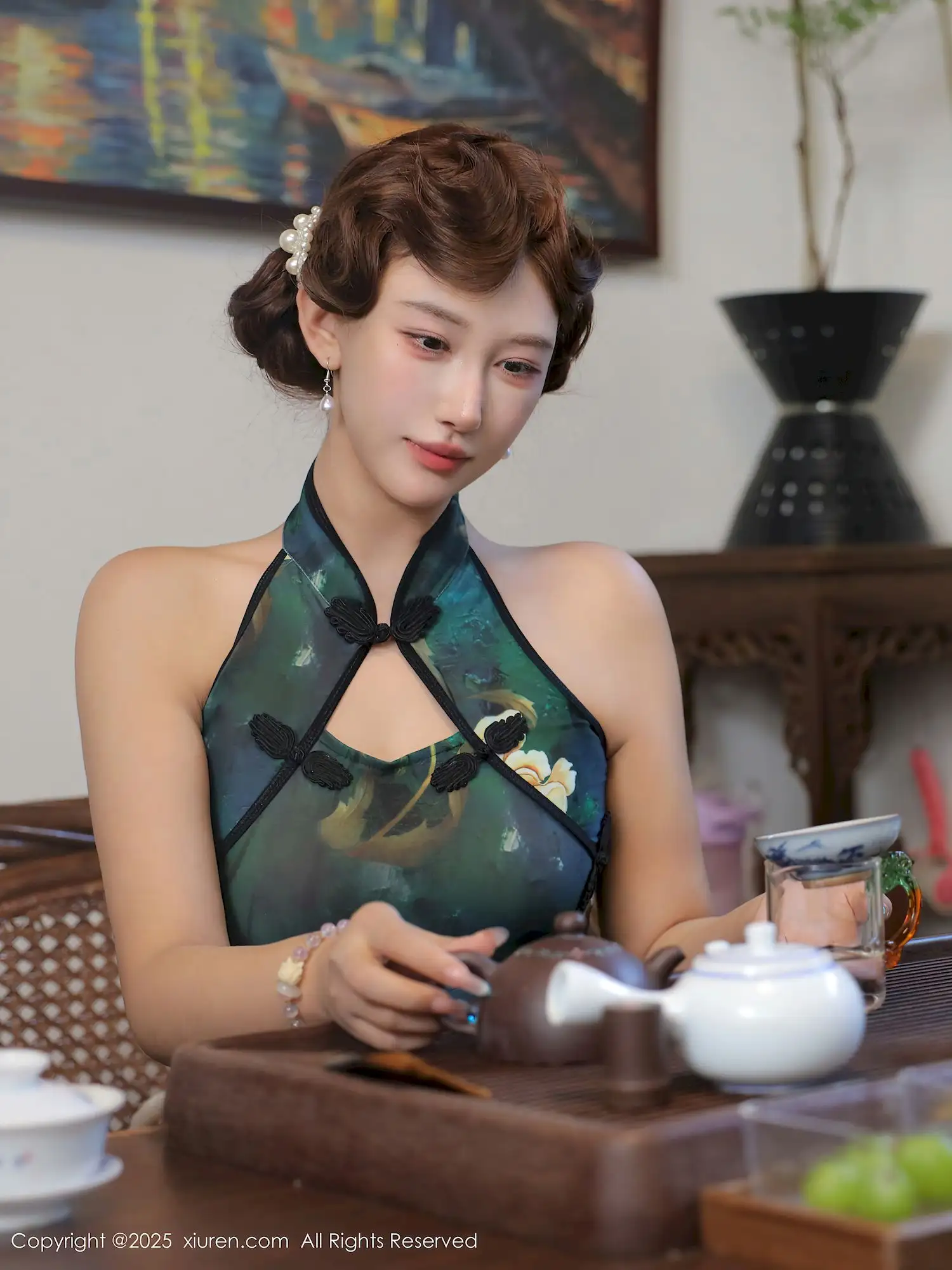 金允希Yuki墨绿旗袍复古茶艺写真 演绎旧时光里的温婉与优雅 金允希Yuki墨绿旗袍复古茶艺写真 演绎旧时光里的温婉与优雅