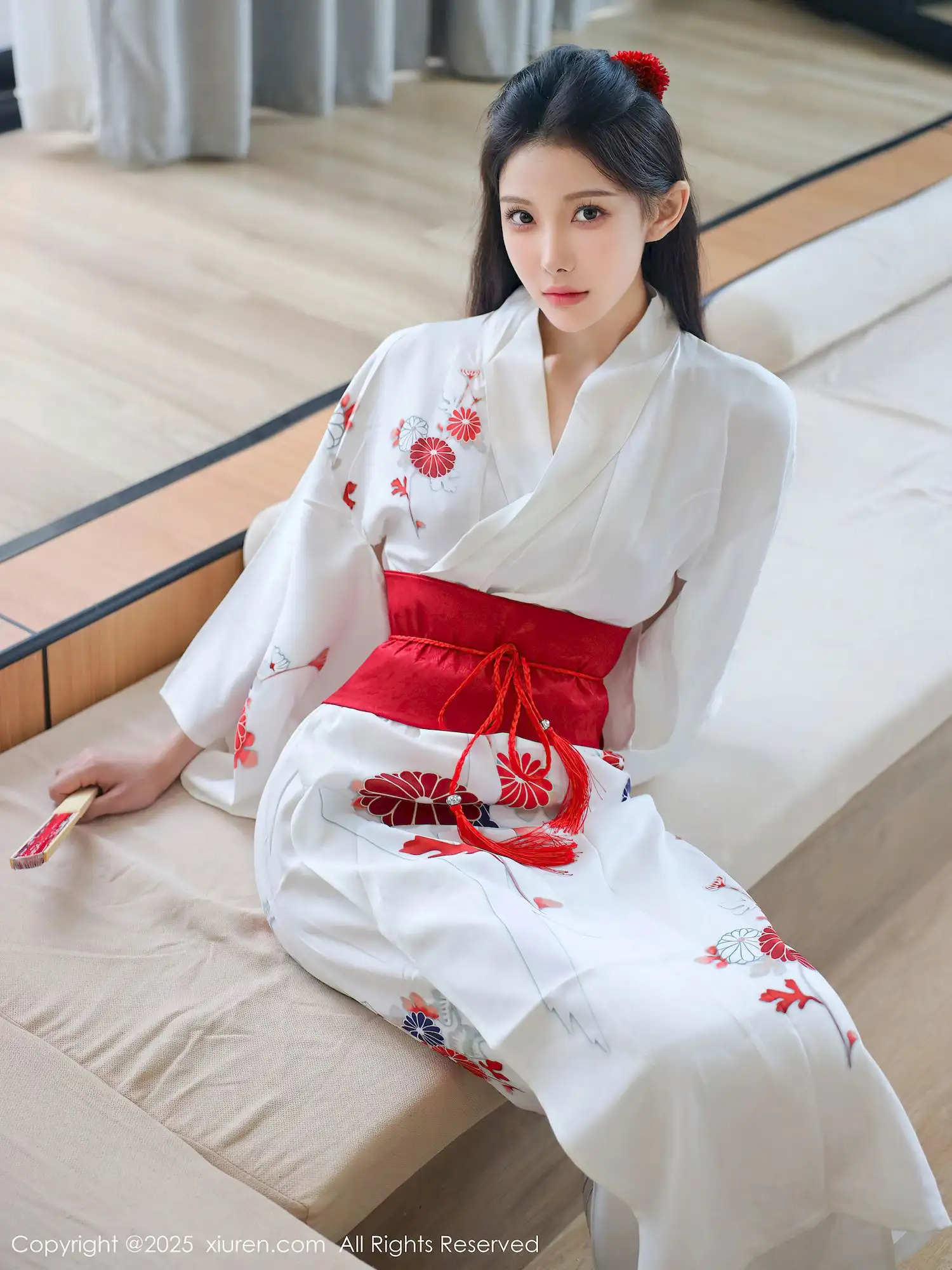 梨霜儿身着素雅和服 温婉演绎日式和风细腻情怀