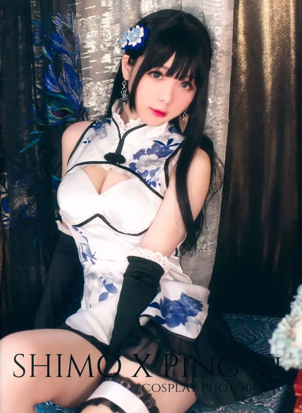 霜月shimo青花旗袍 把旧厢房拍成了瓷上夜色