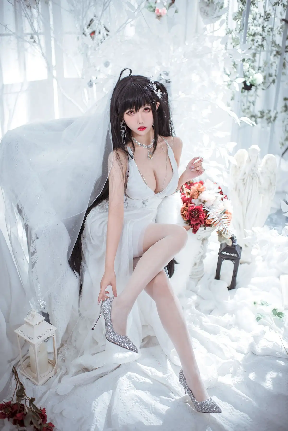 白纱花房里的仙女月 把清冷和柔软穿成了一体 白纱花房里的仙女月 把清冷和柔软穿成了一体