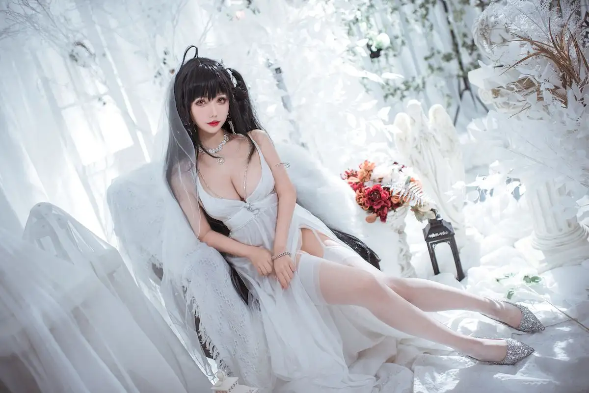 白纱花房里的仙女月 把清冷和柔软穿成了一体 白纱花房里的仙女月 把清冷和柔软穿成了一体