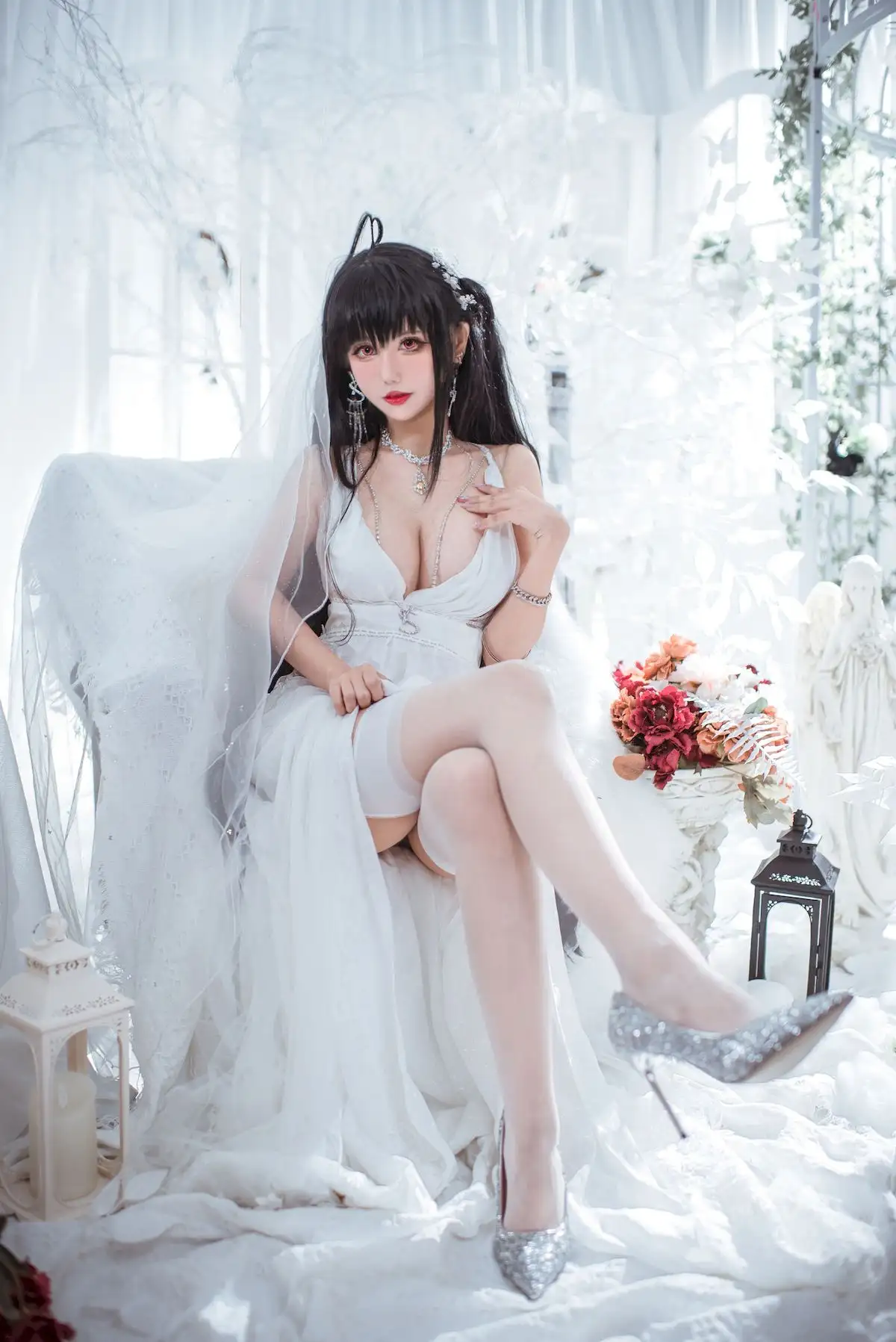 白纱花房里的仙女月 把清冷和柔软穿成了一体