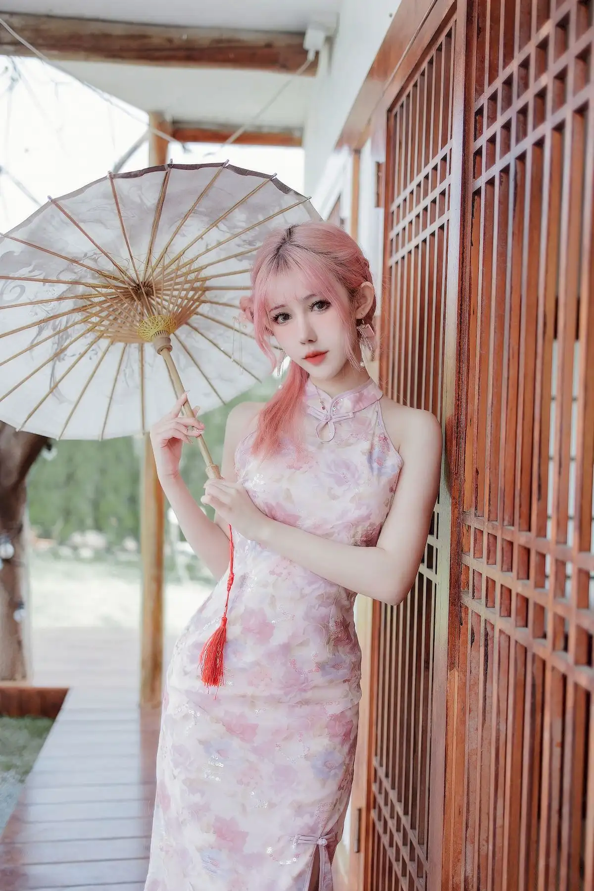 粉发旗袍写真惊艳亮相 仙女月把东方温柔穿在身上 粉发旗袍写真惊艳亮相 仙女月把东方温柔穿在身上