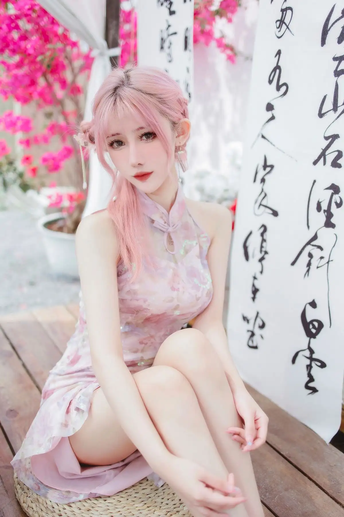 粉发旗袍写真惊艳亮相 仙女月把东方温柔穿在身上 粉发旗袍写真惊艳亮相 仙女月把东方温柔穿在身上