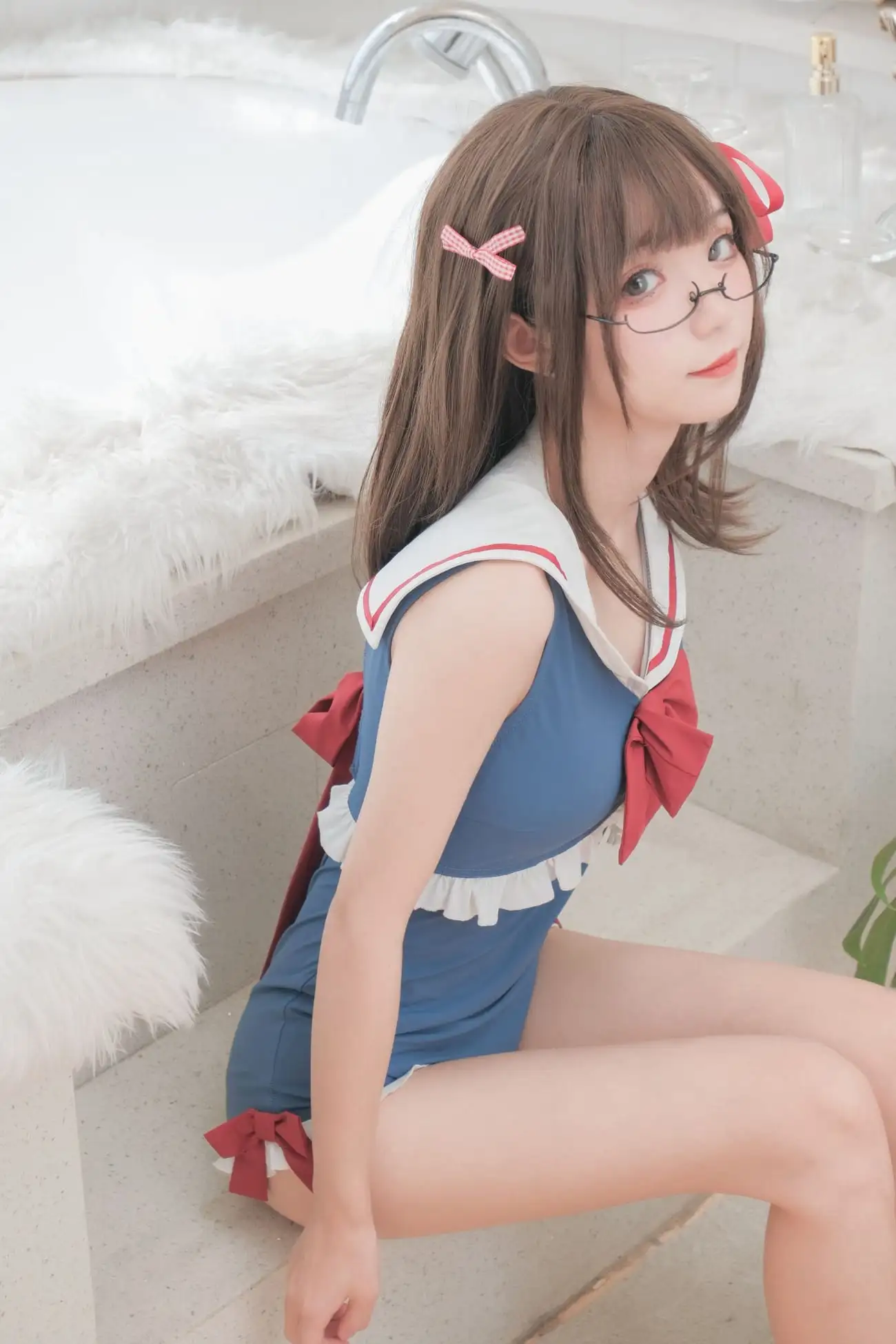 眼镜娘泳装也清爽 花柒Hana把夏日感拍得很轻 眼镜娘泳装也清爽 花柒Hana把夏日感拍得很轻