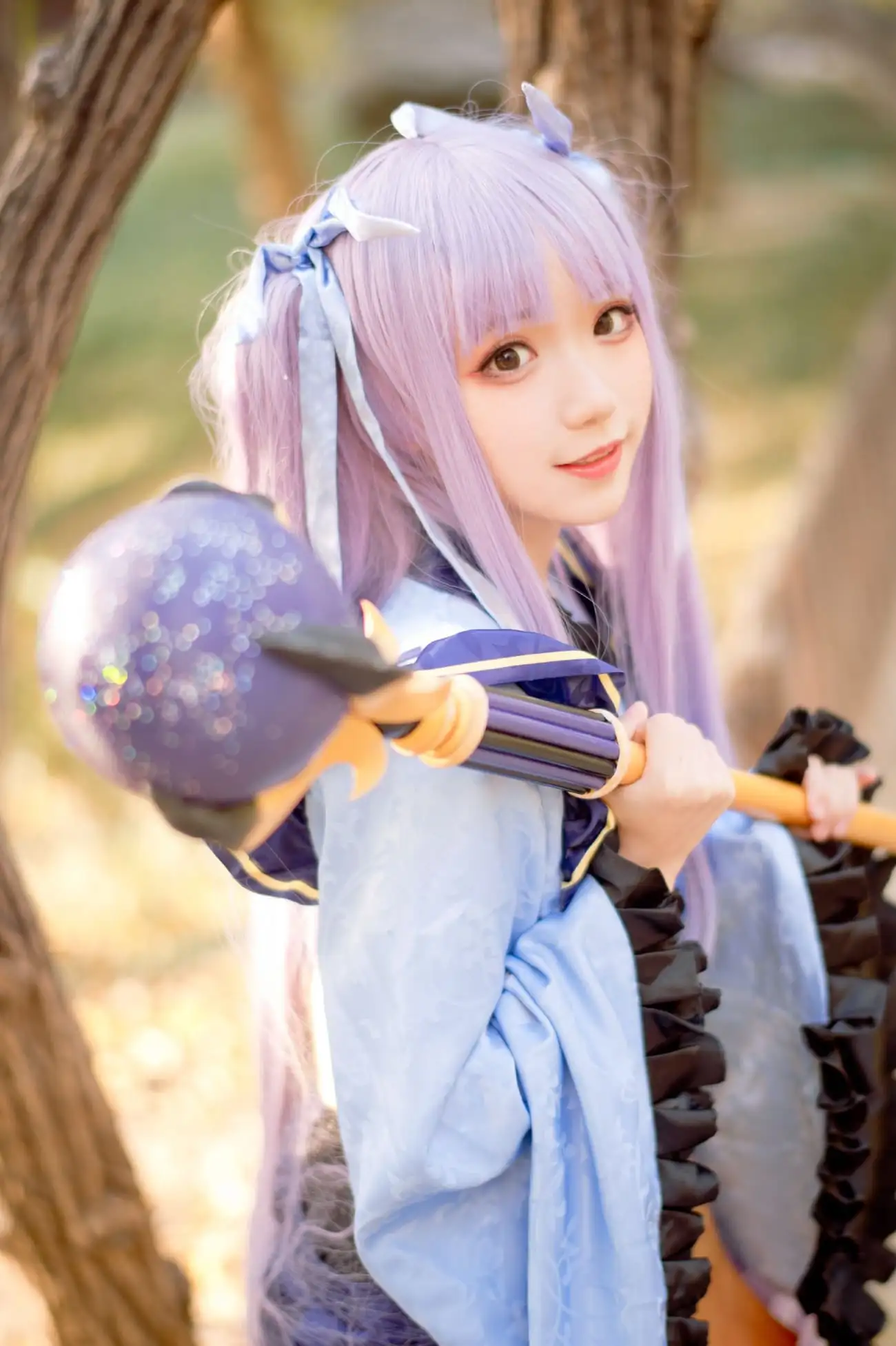 花柒Hana秋日魔女漫游 紫发法杖踩碎一地金叶 花柒Hana秋日魔女漫游 紫发法杖踩碎一地金叶