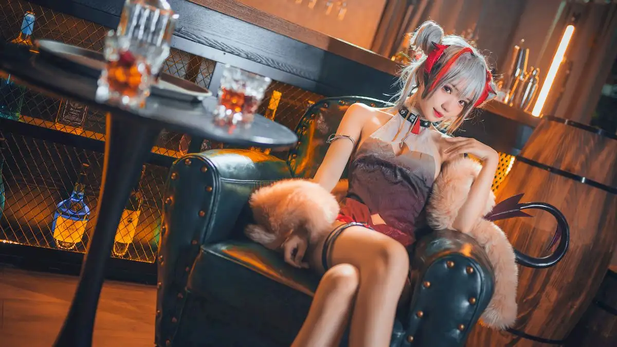 花柒Hana小恶魔夜场篇 皮沙发与琥珀光的占有欲 花柒Hana小恶魔夜场篇 皮沙发与琥珀光的占有欲