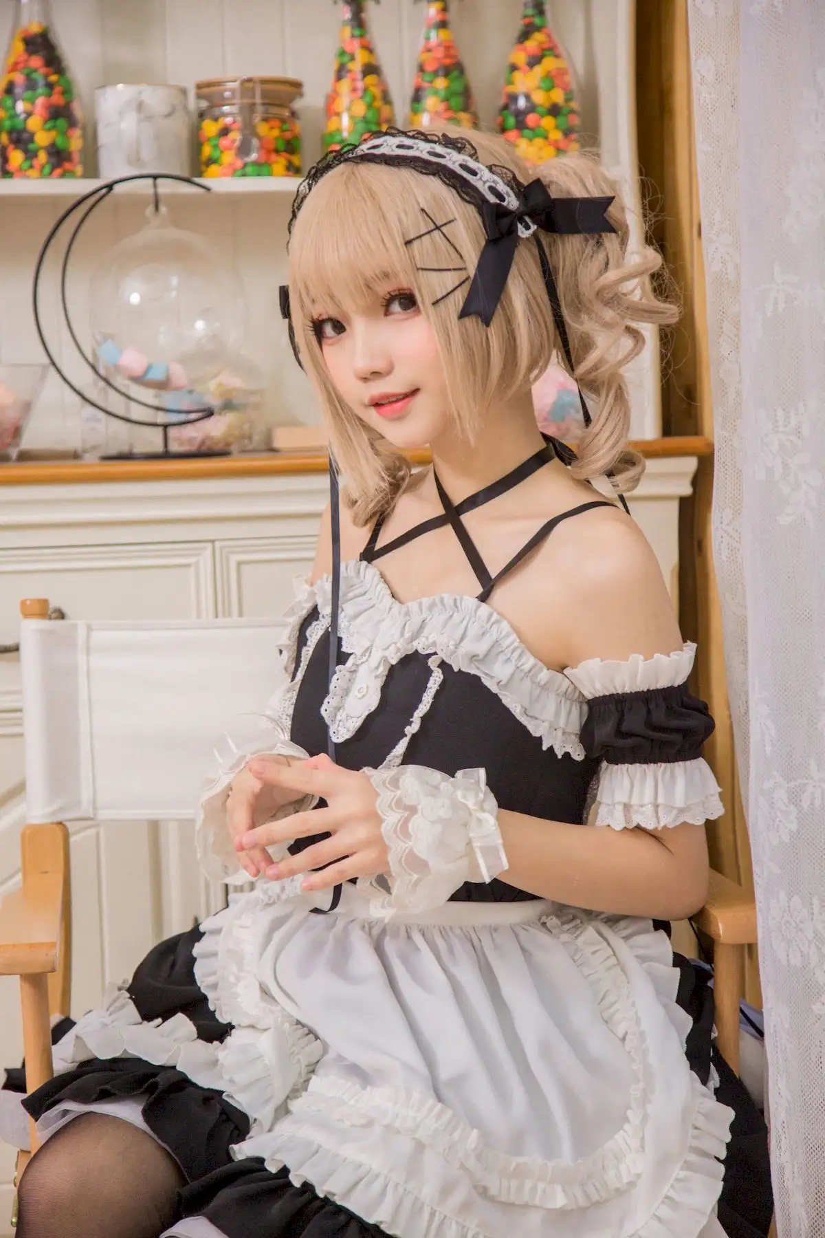 甜点屋里的黑白少女 花柒Hana把可爱演成日常 甜点屋里的黑白少女 花柒Hana把可爱演成日常