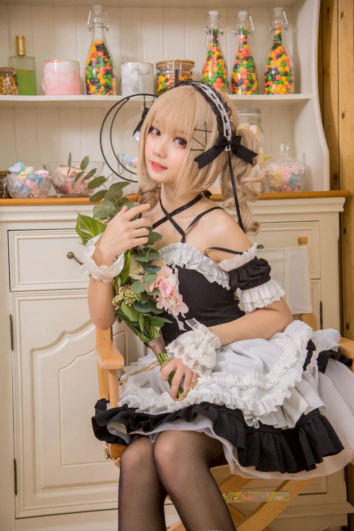 甜点屋里的黑白少女 花柒Hana把可爱演成日常 甜点屋里的黑白少女 花柒Hana把可爱演成日常