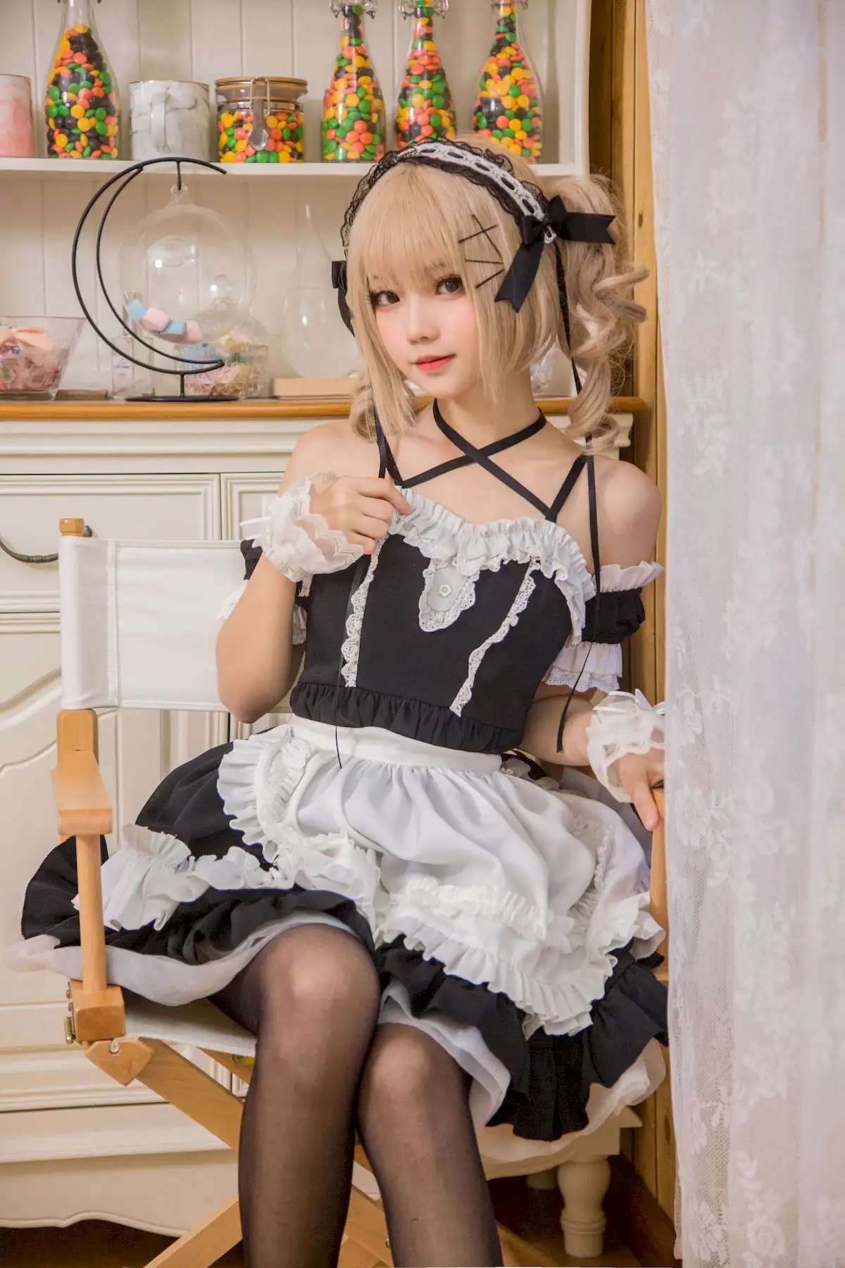 甜点屋里的黑白少女 花柒Hana把可爱演成日常