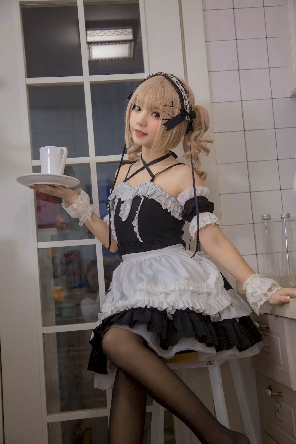 甜点屋里的黑白少女 花柒Hana把可爱演成日常 甜点屋里的黑白少女 花柒Hana把可爱演成日常