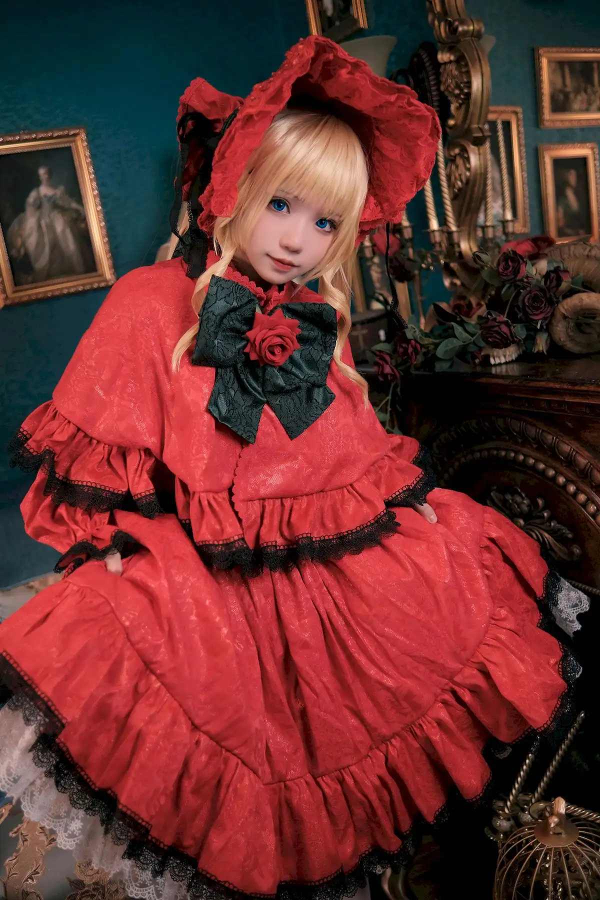 花柒Hana红丝绒洋装写真 像从古董人偶盒里走出来 花柒Hana红丝绒洋装写真 像从古董人偶盒里走出来