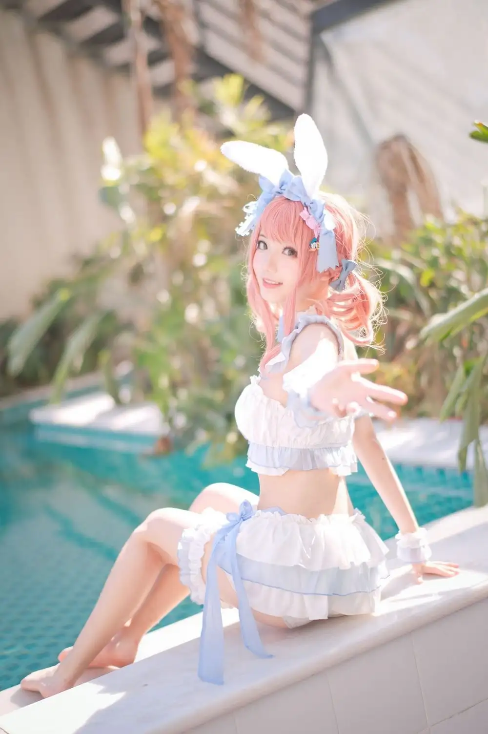 泳池边的甜度超标 花柒Hana兔耳泳装写真清爽上线