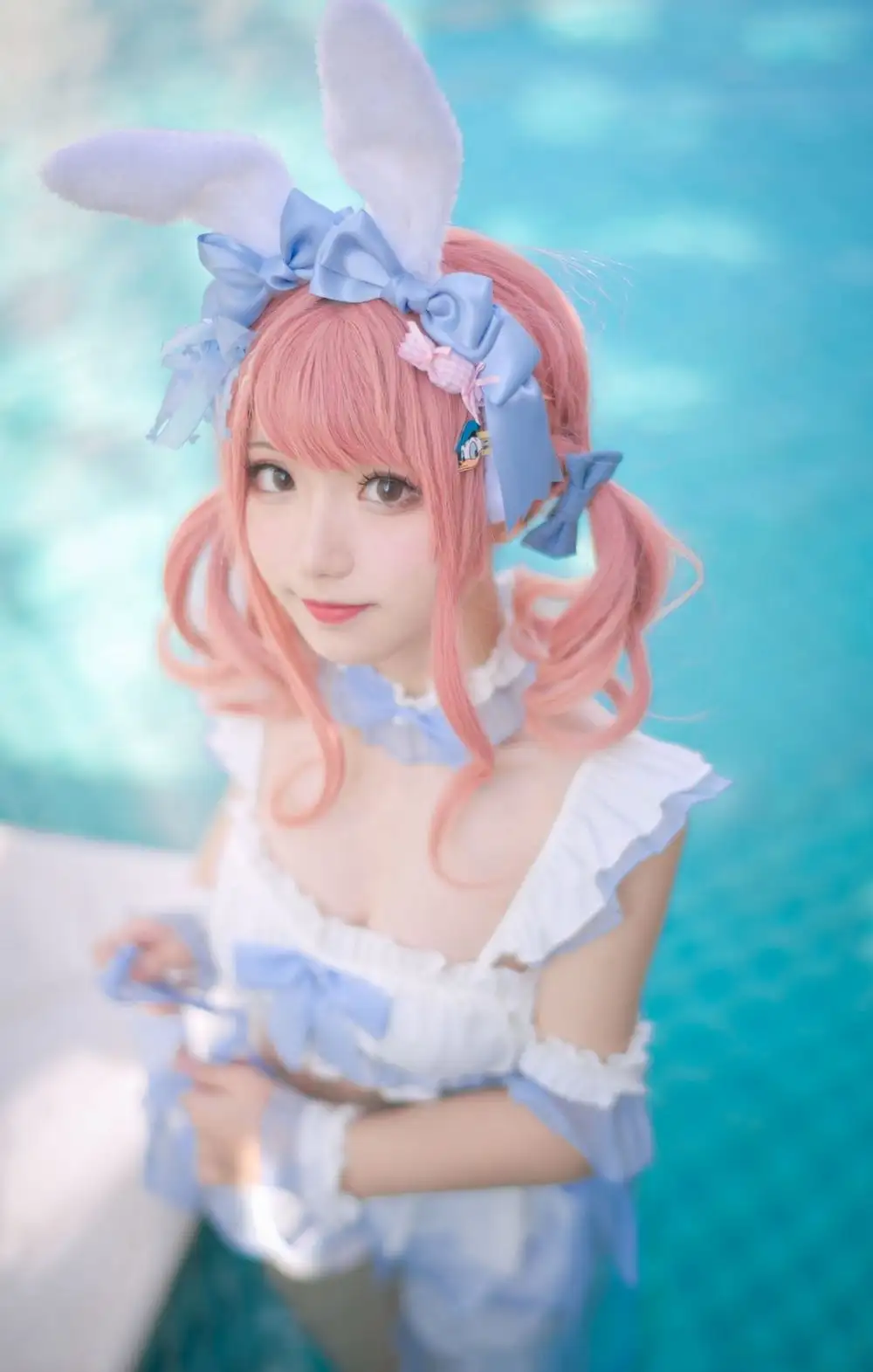 泳池边的甜度超标 花柒Hana兔耳泳装写真清爽上线
