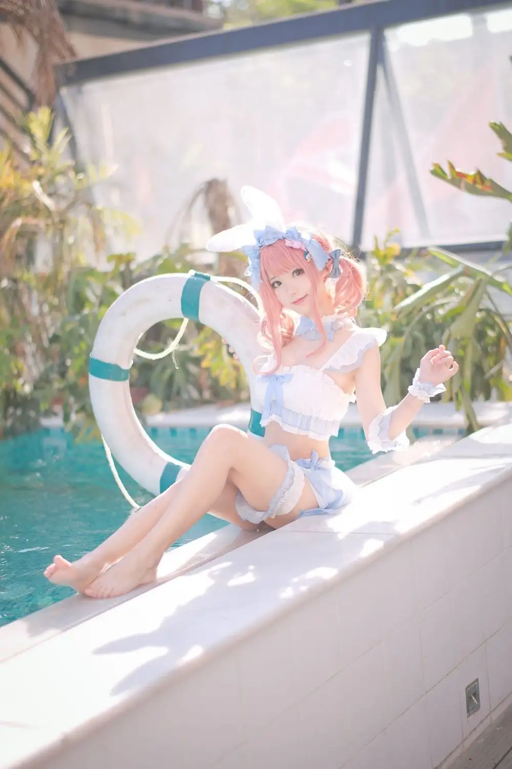 泳池边的甜度超标 花柒Hana兔耳泳装写真清爽上线