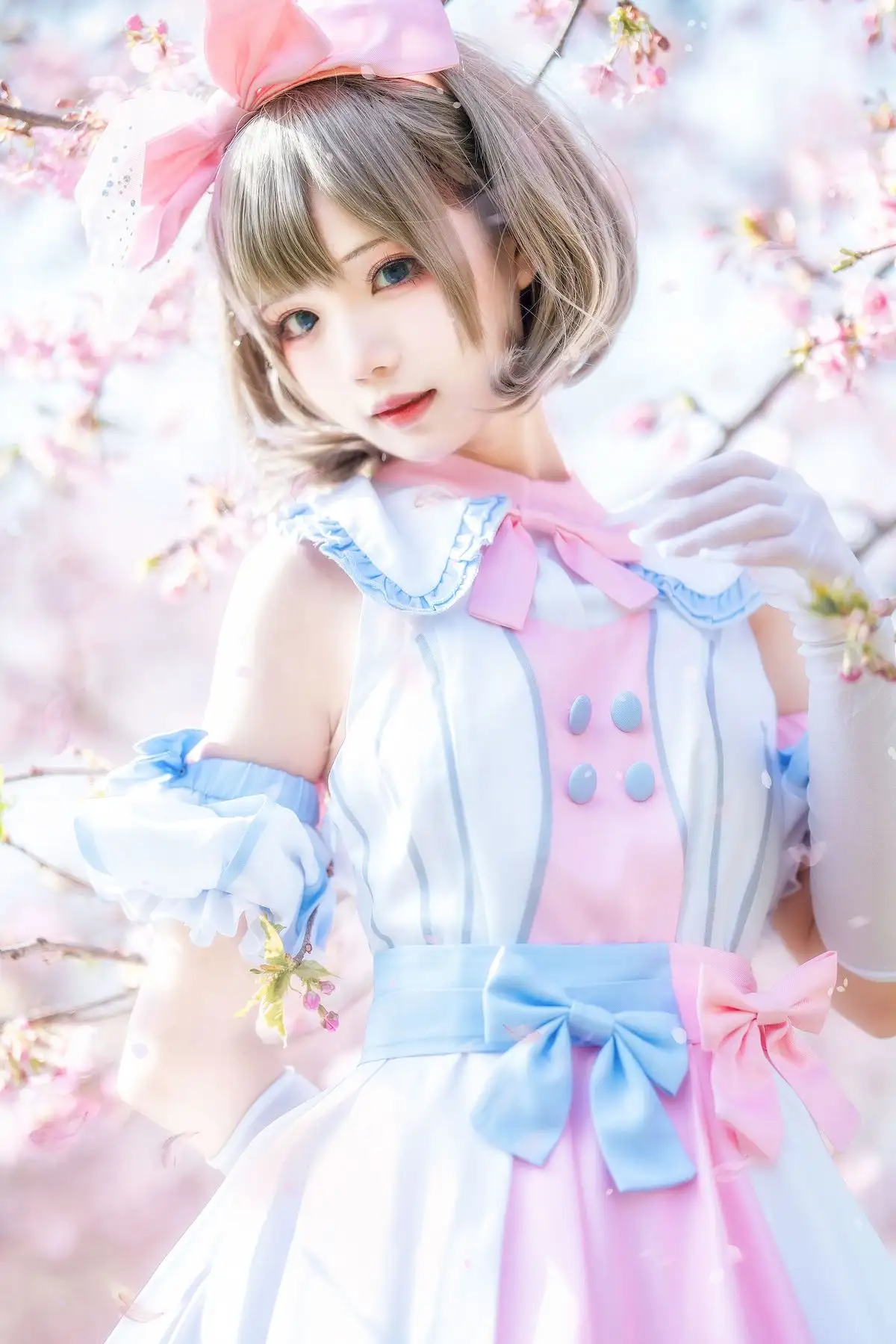 樱花树下遇见花柒Hana 这一组春日写真像打翻了糖罐