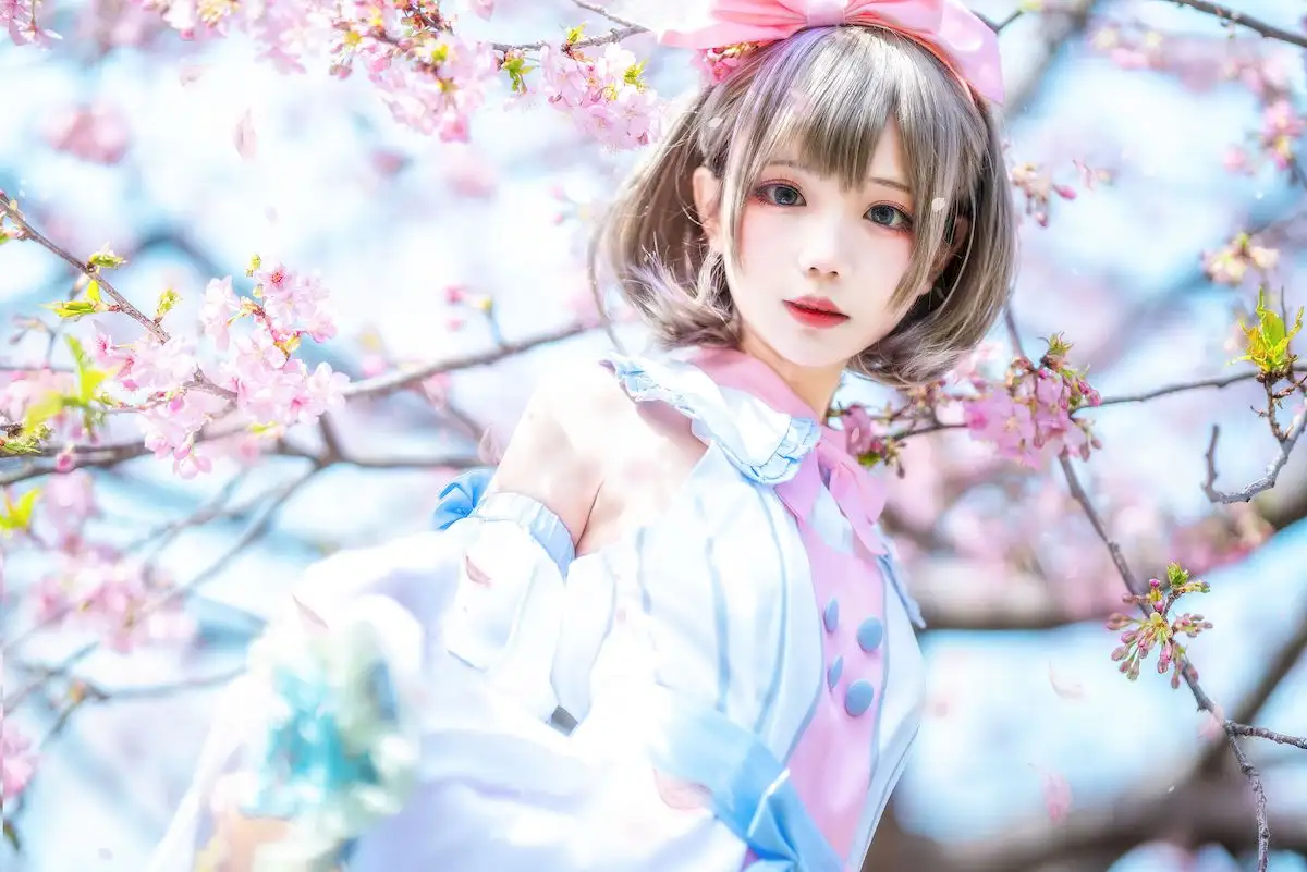 樱花树下遇见花柒Hana 这一组春日写真像打翻了糖罐 樱花树下遇见花柒Hana 这一组春日写真像打翻了糖罐