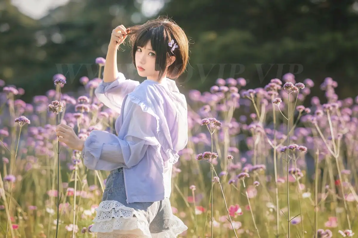 花柒Hana紫花田日常穿搭 傍晚光线把人拍软了