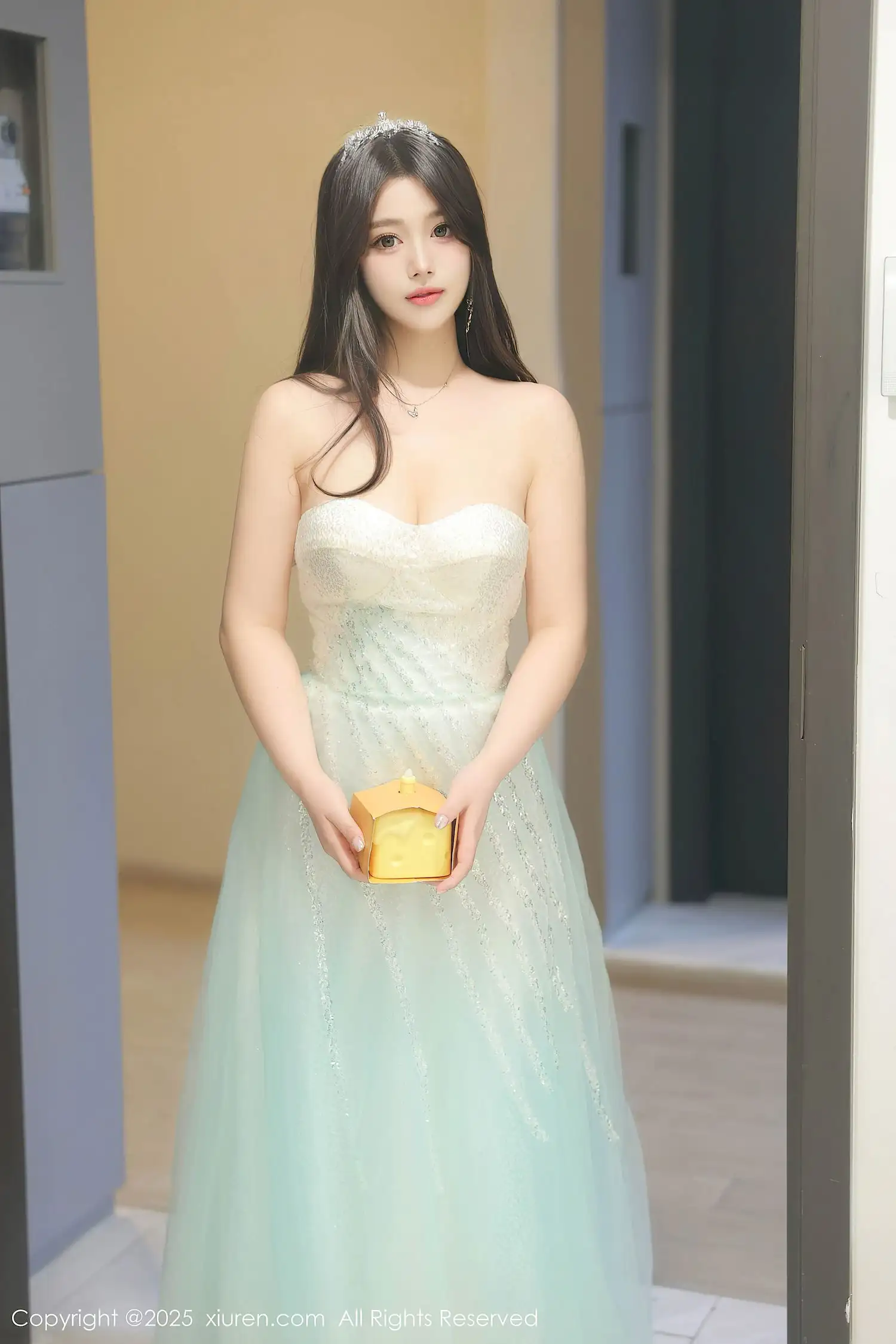 蛋蛋宝清透渐变礼裙写真 仙气十足宛如童话公主 蛋蛋宝清透渐变礼裙写真 仙气十足宛如童话公主