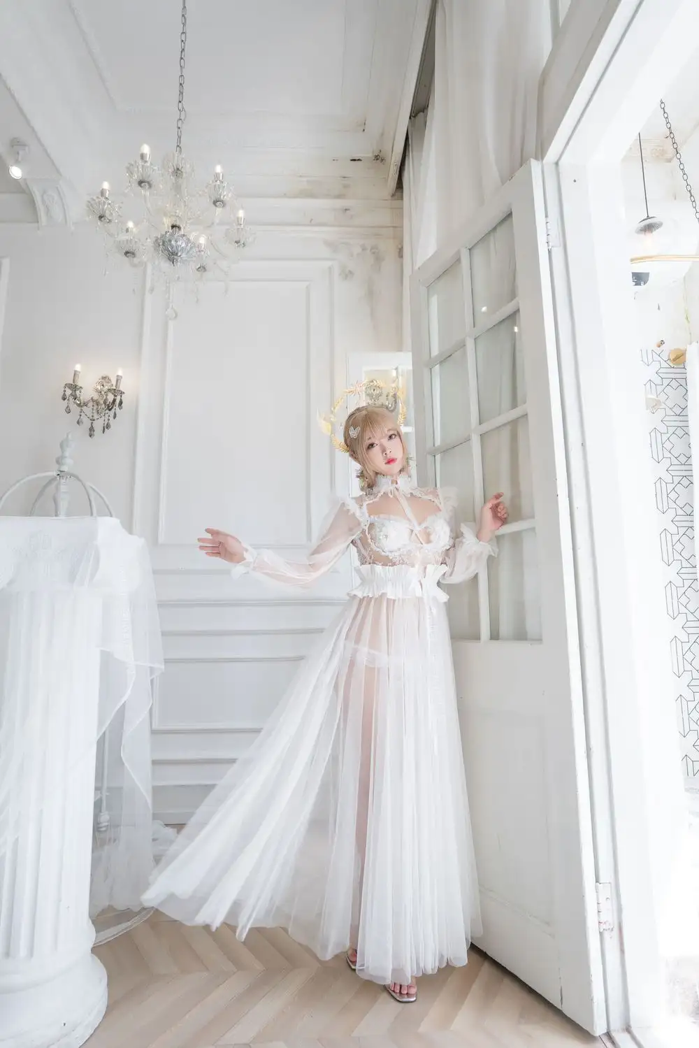 白烨纯白轻纱神女写真 金色月桂环勾勒法式浪漫