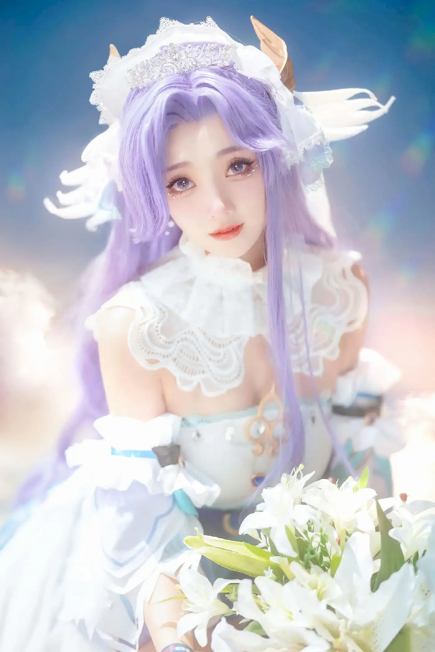 走路摇zly纯白婚纱COS 紫发百合花海里的治愈系神明