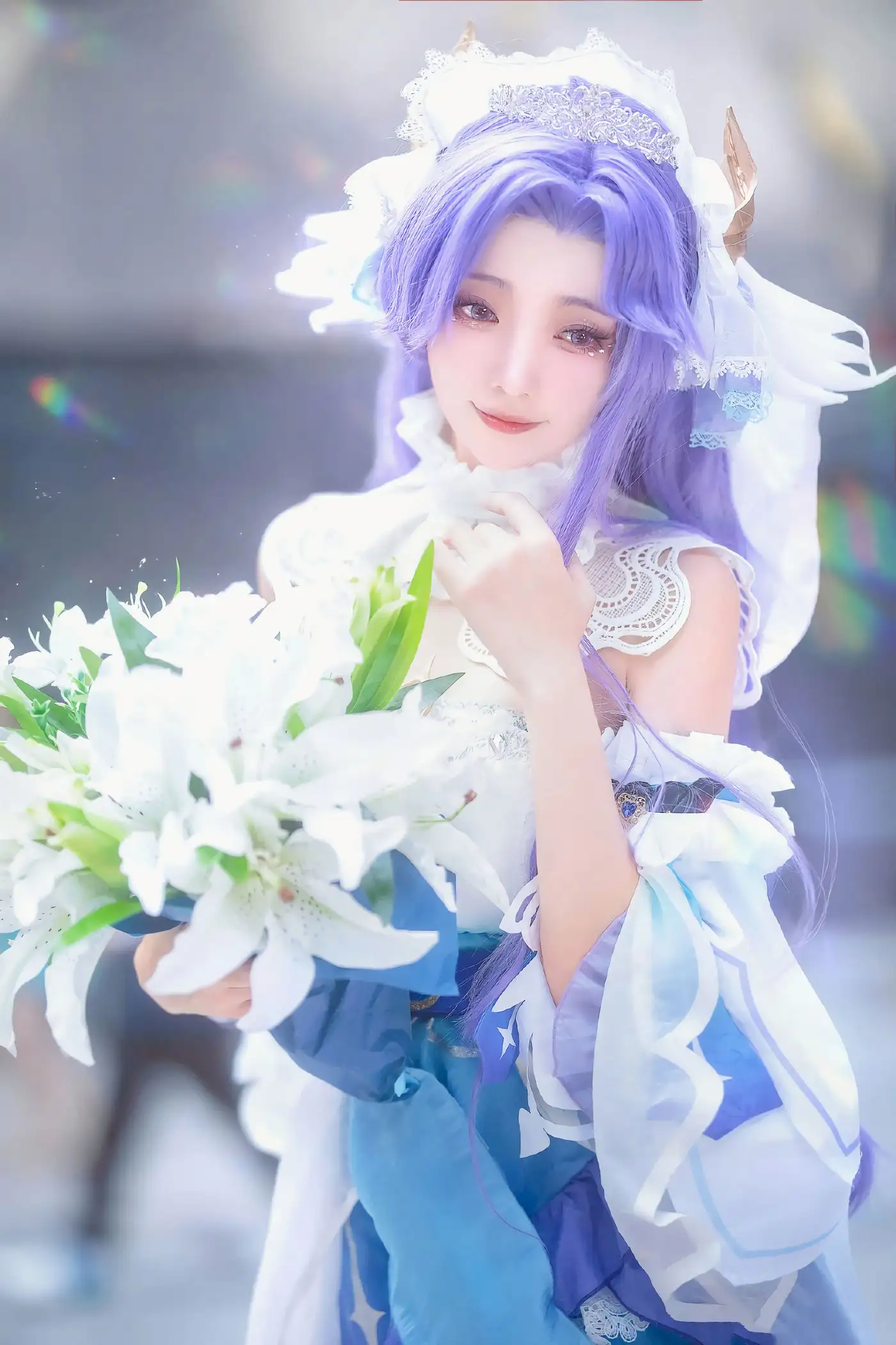 走路摇zly纯白婚纱COS 紫发百合花海里的治愈系神明