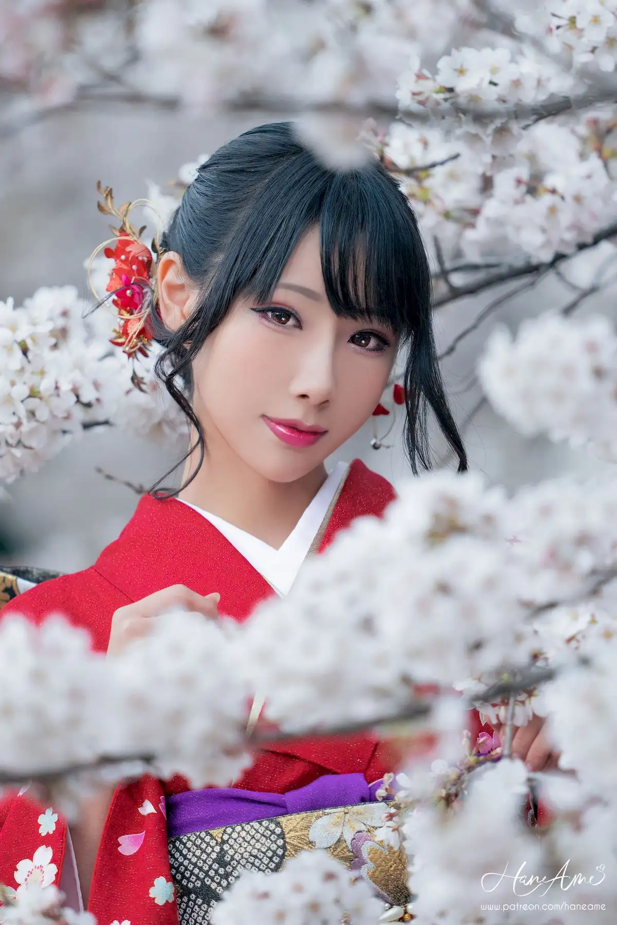 雨波HaneAme红和服赏樱写真 春日花海里的明艳少女 雨波HaneAme红和服赏樱写真 春日花海里的明艳少女
