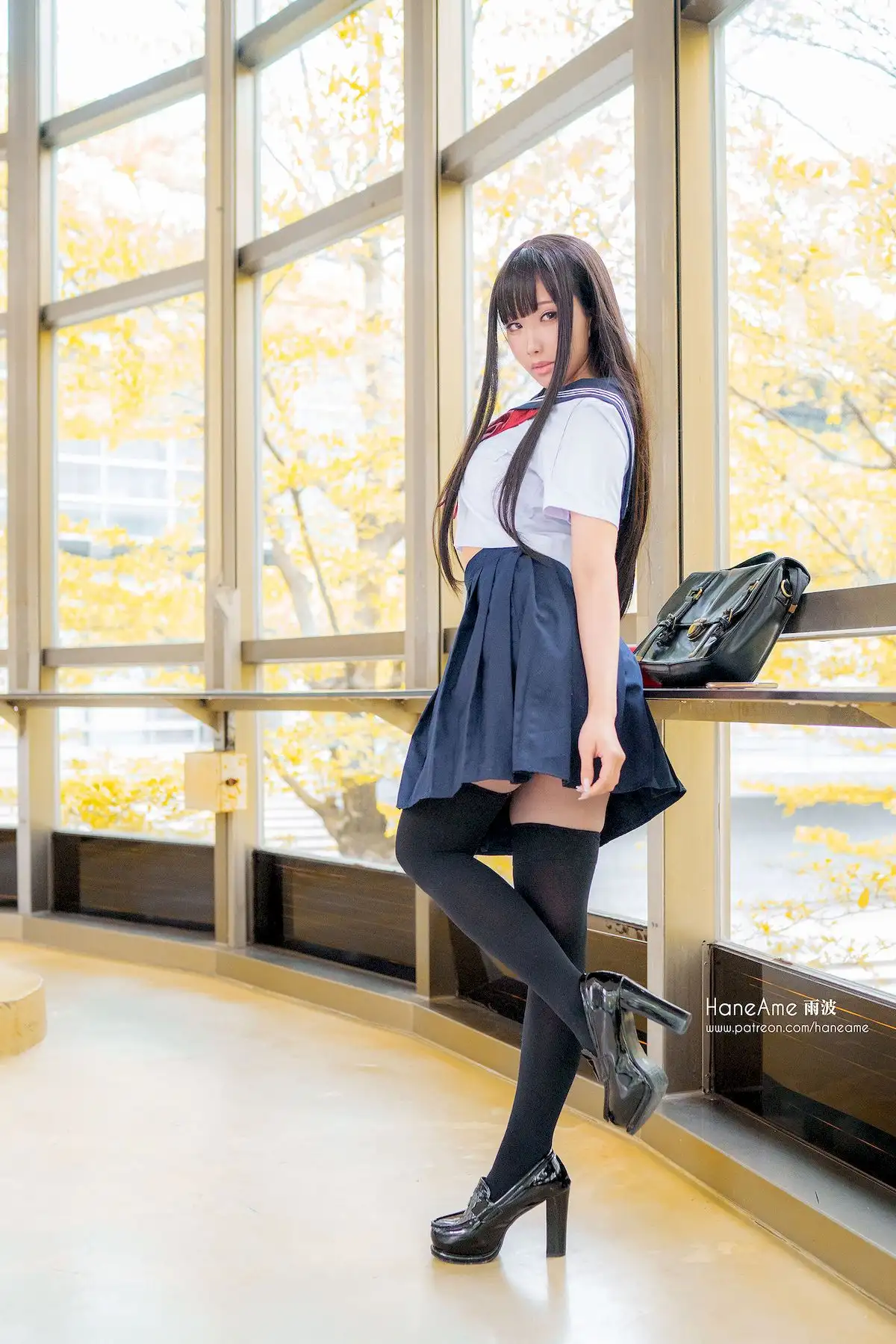 雨波HaneAme秋日水手服写真 银杏走廊里的清纯日常