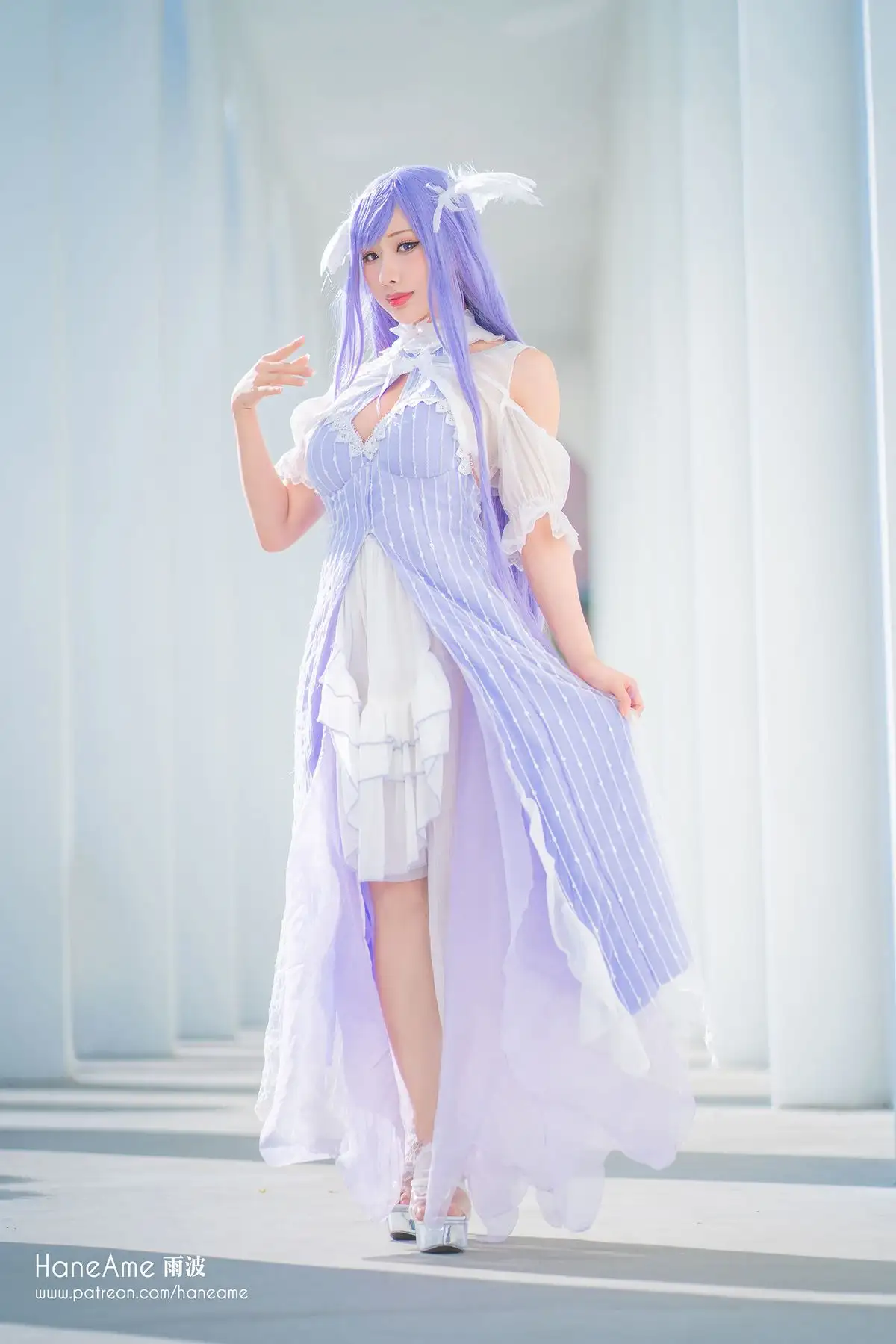 雨波HaneAme紫发羽饰写真 纯白柱廊里的梦幻女神 雨波HaneAme紫发羽饰写真 纯白柱廊里的梦幻女神