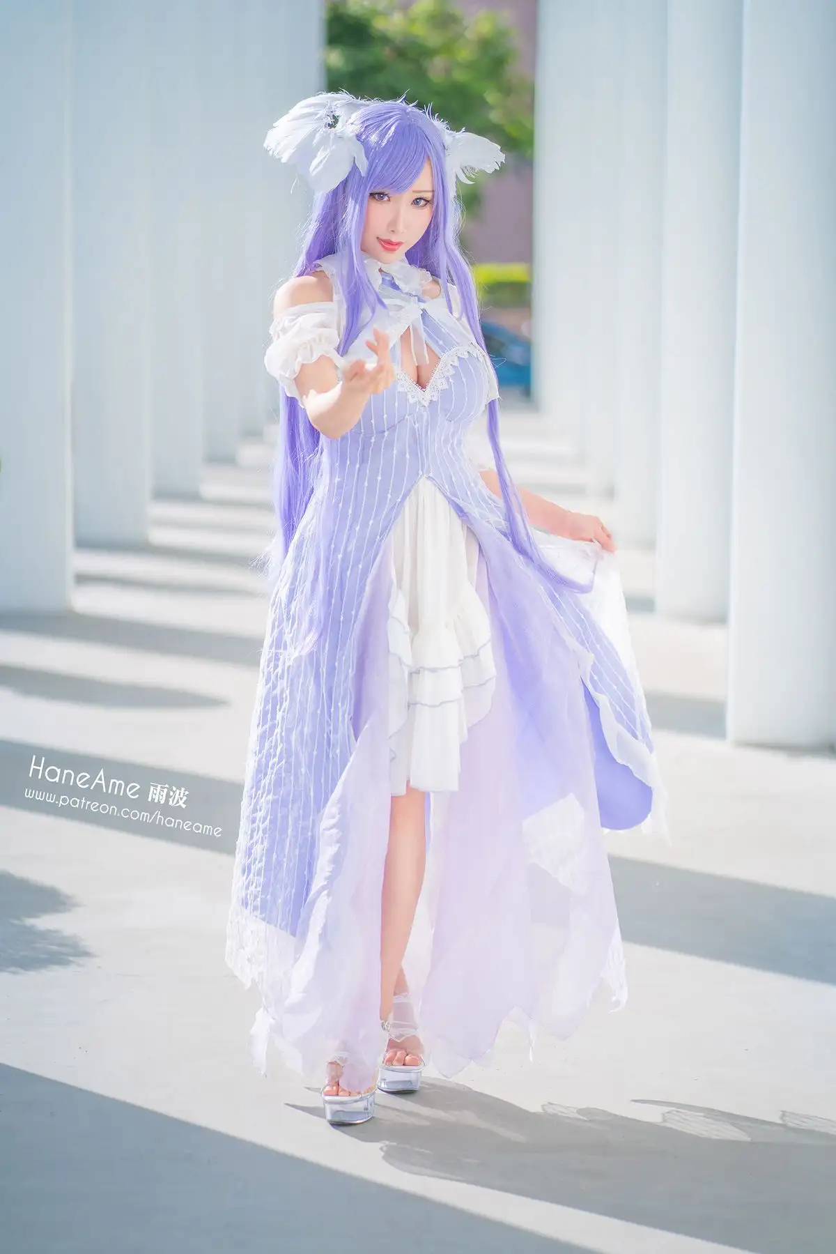 雨波HaneAme紫发羽饰写真 纯白柱廊里的梦幻女神 雨波HaneAme紫发羽饰写真 纯白柱廊里的梦幻女神