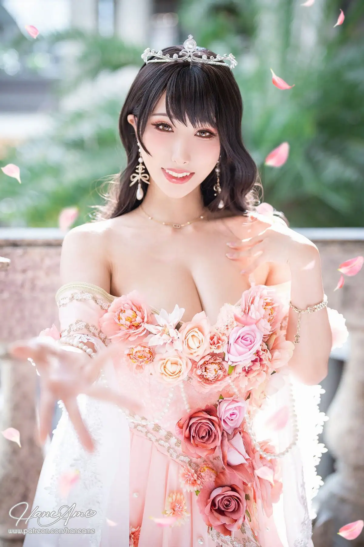 雨波HaneAme粉玫瑰礼服写真 花瓣飞舞的甜美公主风