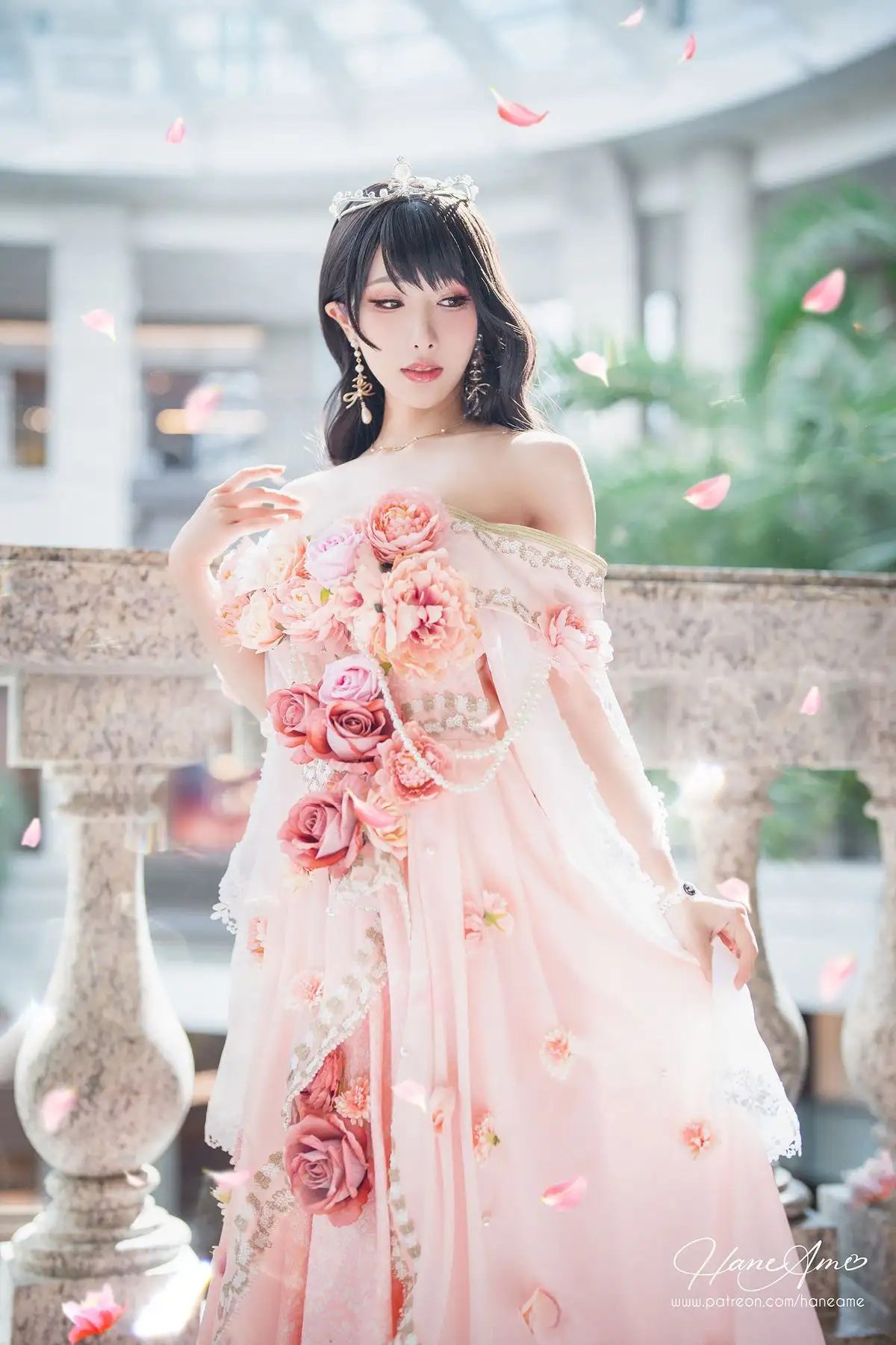 雨波HaneAme粉玫瑰礼服写真 花瓣飞舞的甜美公主风