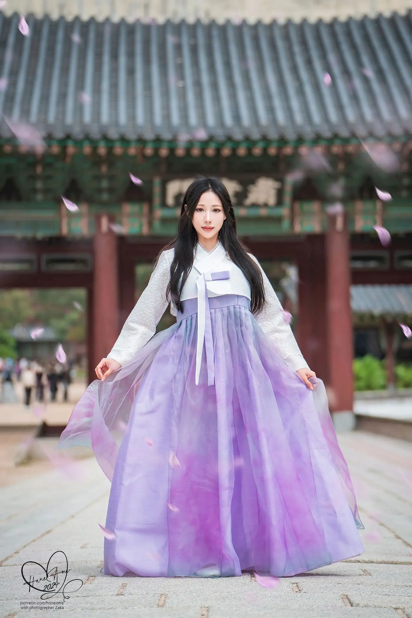 雨波HaneAme紫霞韩服写真 古宫花海间的温婉漫游 雨波HaneAme紫霞韩服写真 古宫花海间的温婉漫游