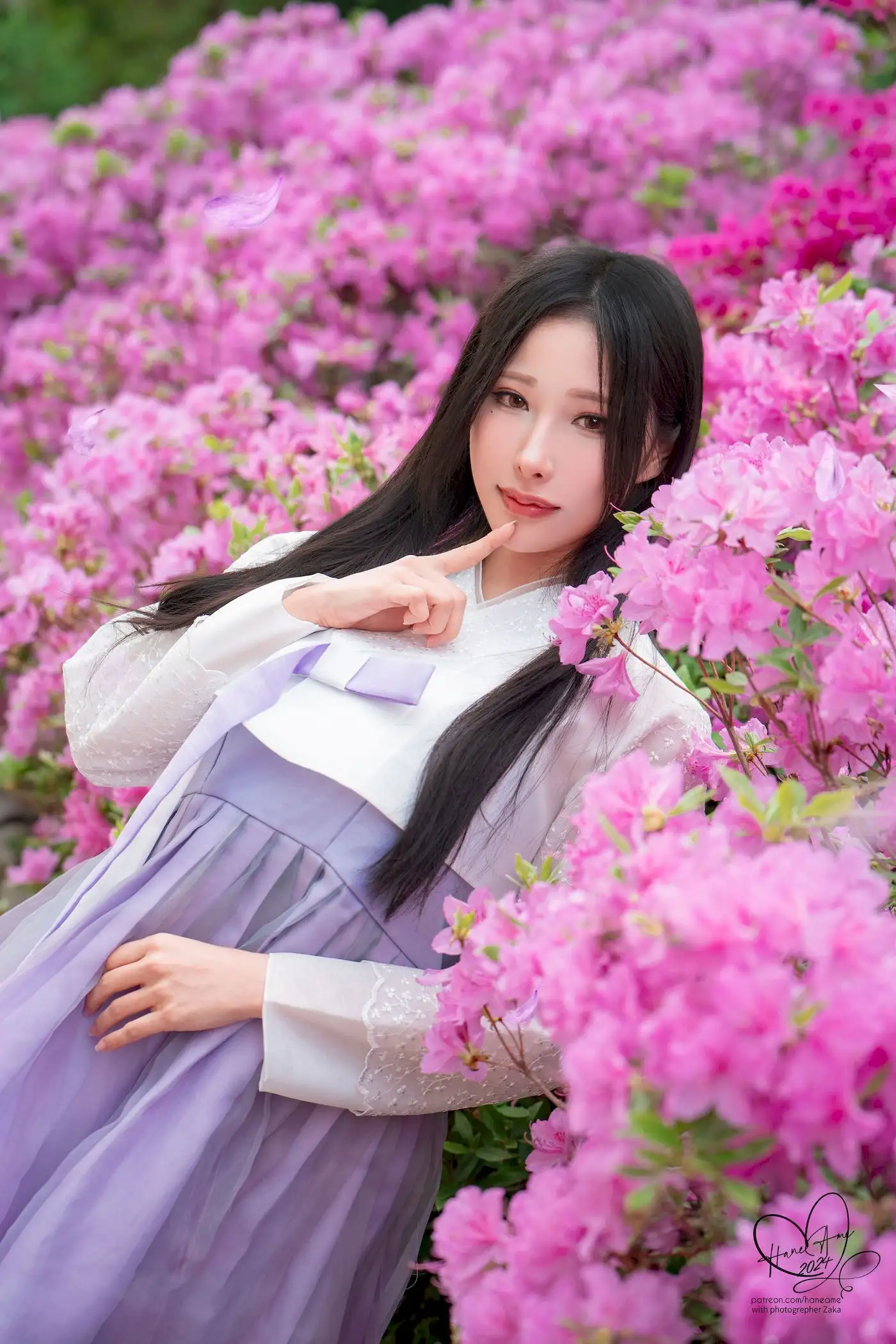 雨波HaneAme紫霞韩服写真 古宫花海间的温婉漫游 雨波HaneAme紫霞韩服写真 古宫花海间的温婉漫游